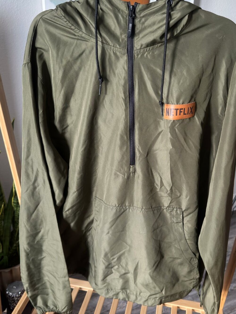 Netflix Employee Olive Green Hooded Quarter Zip Windbreaker Jacket Size M